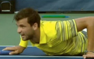 Video: 'Tiểu Federer' Dimitrov nằm dài trên sân sau pha bóng kịch tính