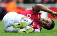 Video: Oxlade-Chamberlain chơi bóng bằng tay nhưng Gibbs bị thẻ đỏ