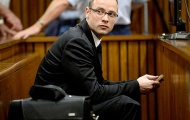'Người không chân' Oscar Pistorius bán nhà hầu kiện