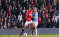 Bỏ bóng đánh người, Fellaini may mắn thoát thẻ đỏ