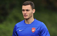 Koscielny chấn thương, Wenger khích tướng Vermaelen