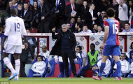Mourinho bất ngờ bị 'châm chọc' tới tấp