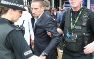 Vừa đến Manchester, Ribery đã bị cảnh sát “tóm sống”