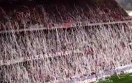 Video: Màn cổ vũ bằng giấy vệ sinh cực độc của CĐV Standard Liege