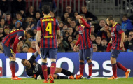 Barca bị phạt cấm chuyển nhượng: Người buồn kẻ vui