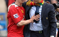 Gary Neville ám chỉ Mourinho 'có mắt như mù'