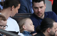 Con trai Ibrahimovic ngủ gà gật trên khán đài