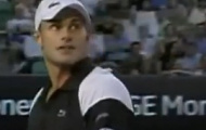 Video: Sao tennis miệt thị, quỳ lạy trọng tài và tự đập vợt vào đầu đổ máu