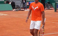 Nadal bất ngờ đổi vợt mới trong mùa đất nện
