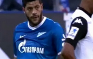 Video: Hulk đá phạt siêu mạnh buộc thủ môn đấm bóng vào lưới