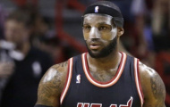 'King' James và chiếc mặt nạ gây bão