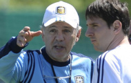 World Cup còn 59 ngày: Nghi ngờ Messi chơi giữ chân