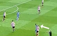 Không có chuyện Mike Dean bị khuất tầm nhìn