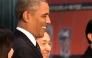 Video: Tổng thống Obama đá bóng với người máy Nhật Asimo