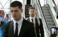 Video: Cận cảnh dàn sao Real Madrid đáp máy bay xuống Munich
