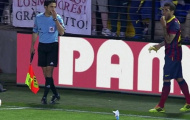 Barca ủng hộ Alves chống nạn phân biệt chủng tộc sau vụ 'ăn chuối'