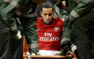 Arsenal nhận thêm tin xấu về chấn thương của Walcott