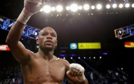 Video: Floyd Mayweather cưỡi xe đạp bên 2 chiếc Bugatti