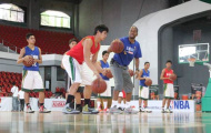 Huấn luyện trẻ Việt chơi bóng rổ chuyên nghiệp kiểu Mỹ