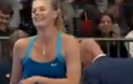 Video: Sharapova, Wozniacki quậy thả ga cùng khán giả