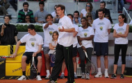 Murray khiêu vũ với WAGs xinh nhất Madrid