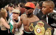 Floyd Mayweather chật vật giữ ngôi 'độc cô cầu bại'