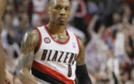 Video NBA: Khó tin với cú ném ăn 3 điểm trong 0.9 giây của Damian Lillard