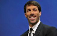 Van Nistelrooy bất ngờ khi được mời làm trợ lý cho Hiddink