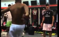 Video: El Shaarawy, Robinho lại trổ tài tâng bóng trong phòng thay đồ