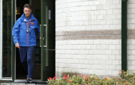 Van Gaal lùng sục nhà ở Manchester