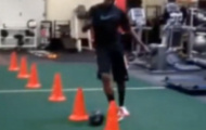 Sao NBA Luol Deng trổ tài đá bóng điệu nghệ