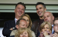 Về M.U, Van Gaal gây chiến với Sir Alex