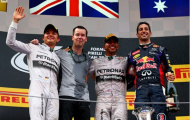 Hamilton, Rosberg tắm bia thả ga sau chiến tích tại Spanish GP
