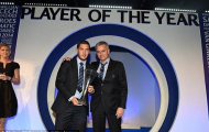 Eden Hazard e ấp nhận giải bên Jose Mourinho