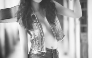 Người đẹp Miss Ngôi Sao lấp ló ngực trần