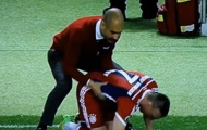Video: Pep - Ribery, trị thương hay làm 'chuyện ấy'?