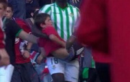 Sập hàng rào ở La Liga, 68 người bị thương, cầu thủ liều mạng cứu fan nhí