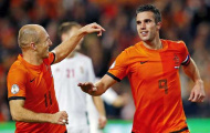 Persie muốn sát cánh với Robben trên hàng công
