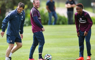 Video: Học đòi Ronaldinho, Rooney thành trò cười của Sterling