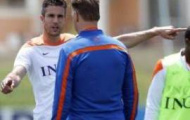 Chùm ảnh: Van Persie diện kiến Van Gaal ở tuyển Hà Lan