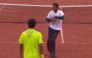 Video Roland Garros: Gael Monfils thể hiện bước nhảy thách thức vũ công