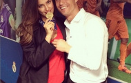 Ronaldo chia vui danh hiệu vô địch cùng bạn gái