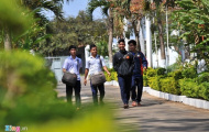 Cầu thủ U19 Việt Nam miệt mài luyện thi tốt nghiệp THPT