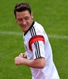 Michael Ballack sợ Arsenal hủy hoại sự nghiệp Mesut Oezil