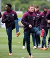 Làm thế nào Roy Hodgson có thể sử dụng cả Sturridge, Sterling và Rooney?
