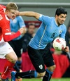 Luis Suarez và Uruguay sử dụng thủ đoạn bẩn để đánh bại ĐT Anh