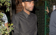 Chùm ảnh: Tuyển Anh căng sức thi đấu, Ashley Cole thảnh thơi rảo phố đêm