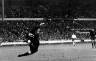 Khoảnh khắc World Cup: 'Phát súng' định mệnh của Sir Bobby Charlton (1966)