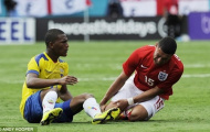 HLV Hodgson khó xử với Chamberlain