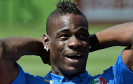 Man City ăn đủ nhờ Balotelli